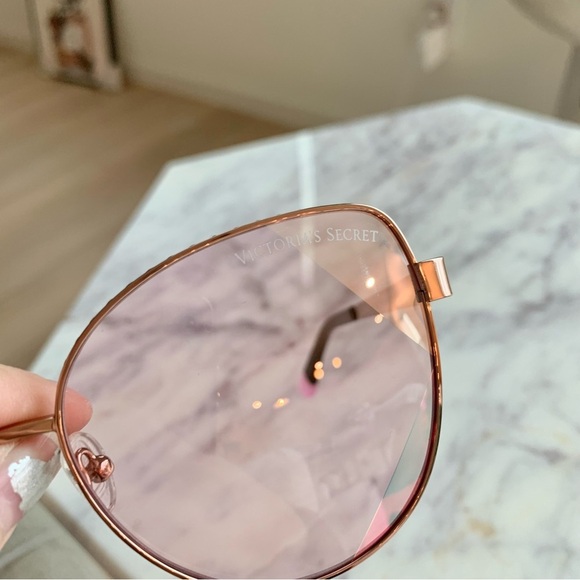 ? NEW Victoria’s Secret Pink Oversized Metallic Colorblock Cat-Eye Sunglasses main image 5